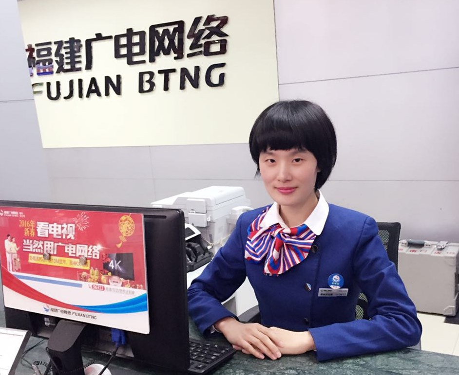 图为福州市文明服务之星南门营业厅林丹--福州分公司 曾吉 摄.jpg 图为福州市文明服务之星南门营业厅林丹--福州分公司 曾吉 摄.jpg