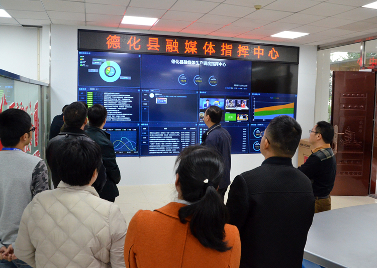 德化县委常委宣传部长陈坚宏到融媒体中心调研(1)_副本.jpg 德化县委常委宣传部长陈坚宏到融媒体中心调研(1)_副本.jpg