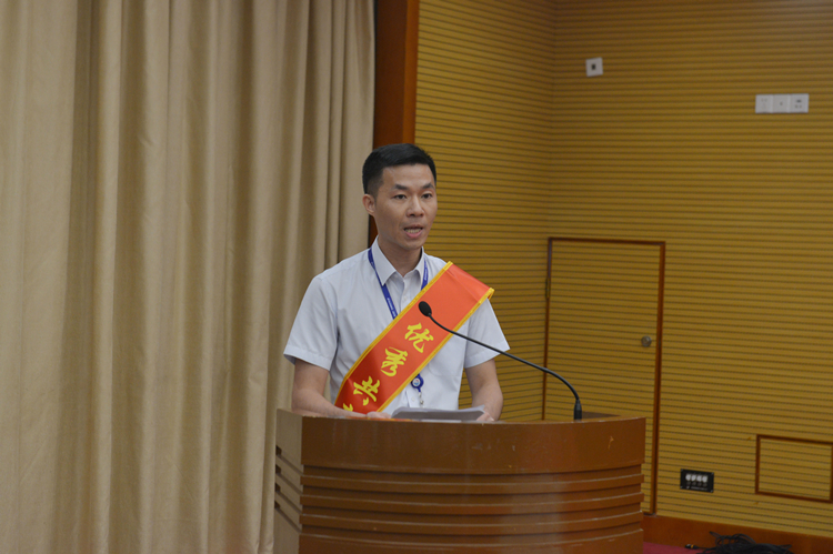 刘忠斌.jpg 刘忠斌.jpg