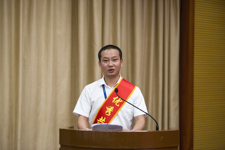 谢志煌.jpg 谢志煌.jpg