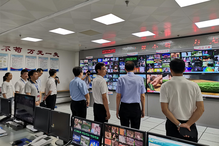 省广播电视局调研组一行听取宁德分公司工作情况汇报.jpg 省广播电视局调研组一行听取宁德分公司工作情况汇报.jpg