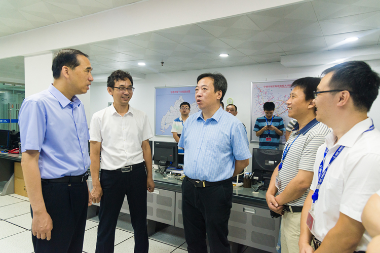 省广播电视局李强局长、宁德市委常委宣传部长谢再春对智慧广电工作提出指导意见.jpg 省广播电视局李强局长、宁德市委常委宣传部长谢再春对智慧广电工作提出指导意见.jpg