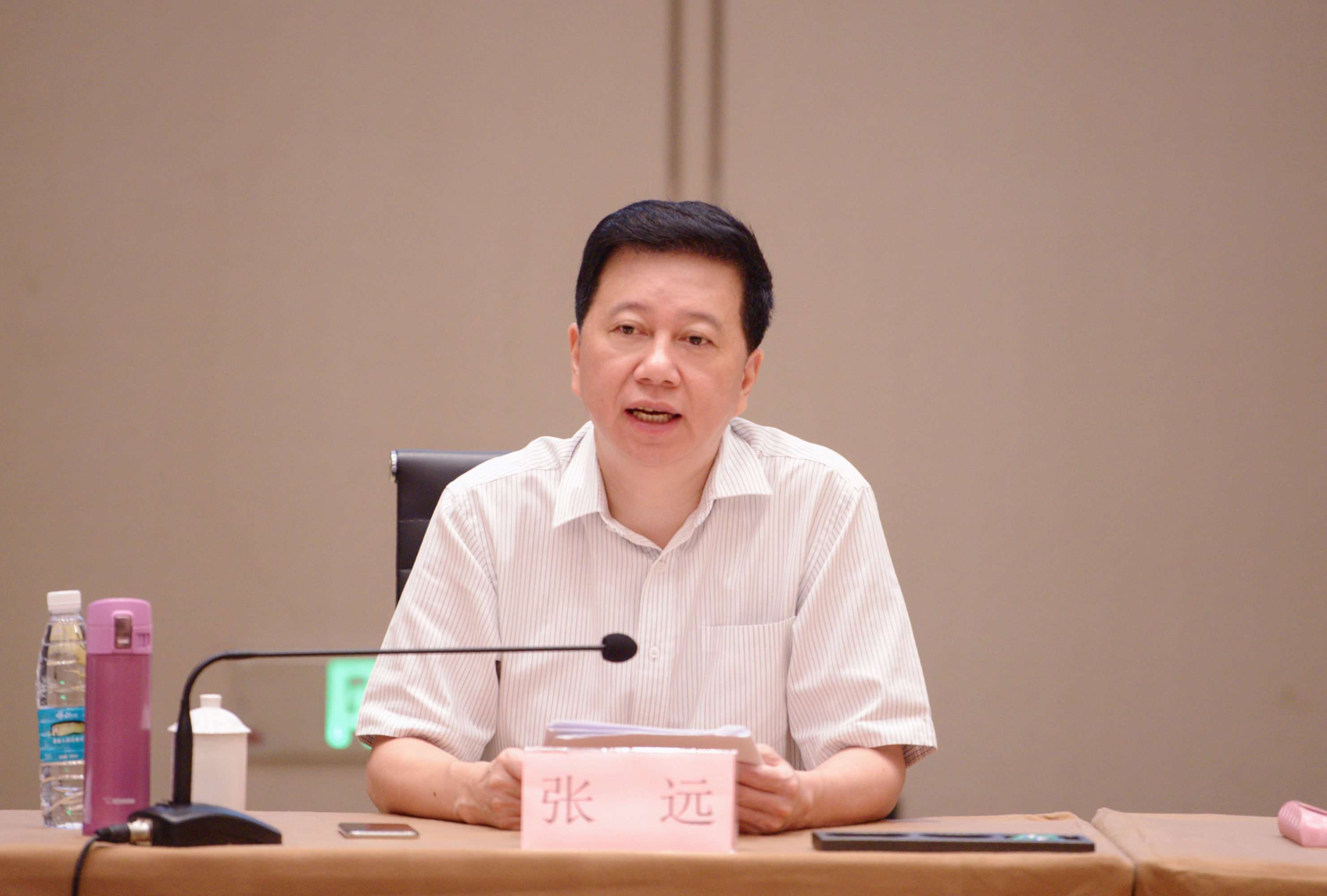 董事长.jpg 董事长.jpg