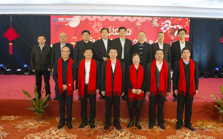 领导大合影_副本.jpg 领导大合影_副本.jpg