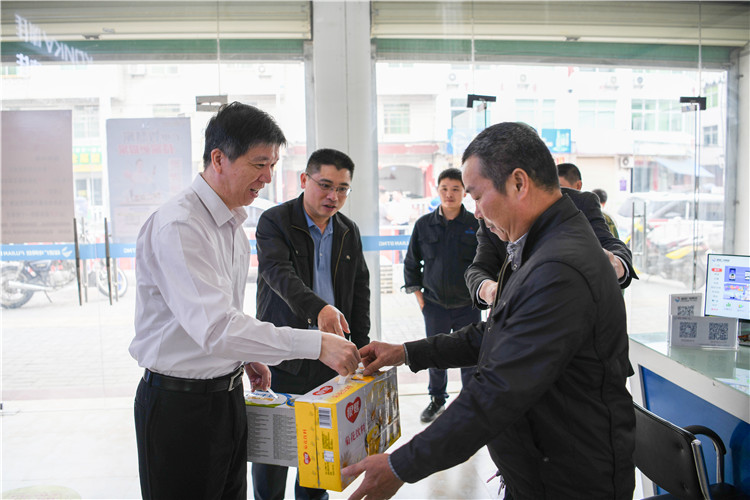 刘总_走访2.jpg 刘总_走访2.jpg