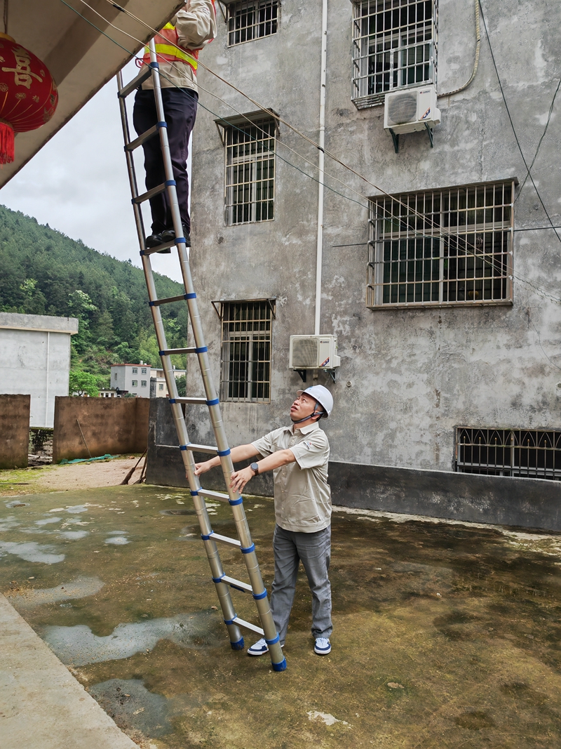 龙岩分公司：主动运维有担当，服务用户有保障——武平光改进行时（图2）_副本.jpg