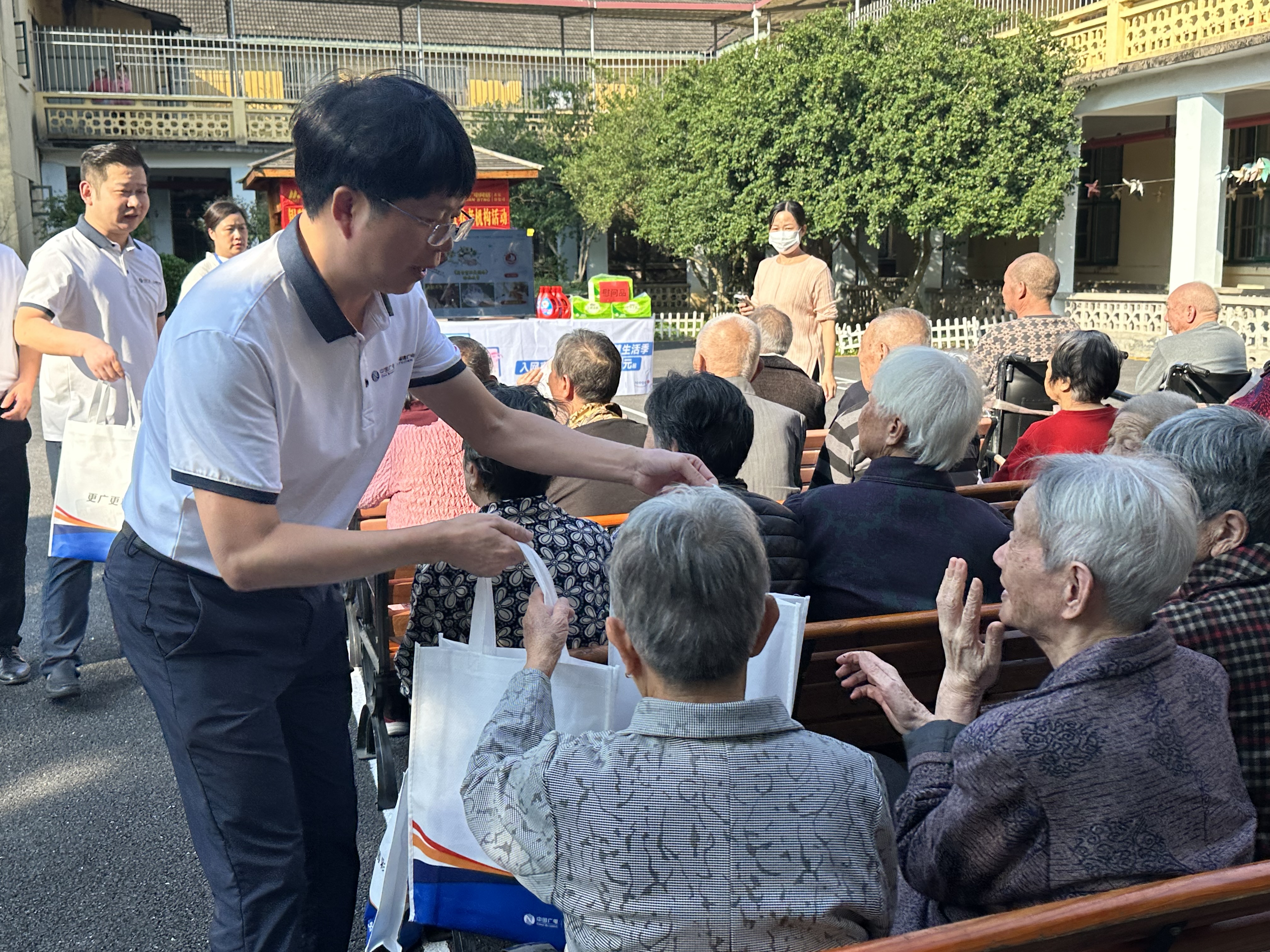 3a4e735afe72449a8fff1ff448cf93c5.jpg 3a4e735afe72449a8fff1ff448cf93c5.jpg