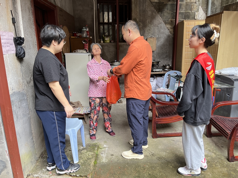 2-慰问特殊群体_副本.jpg