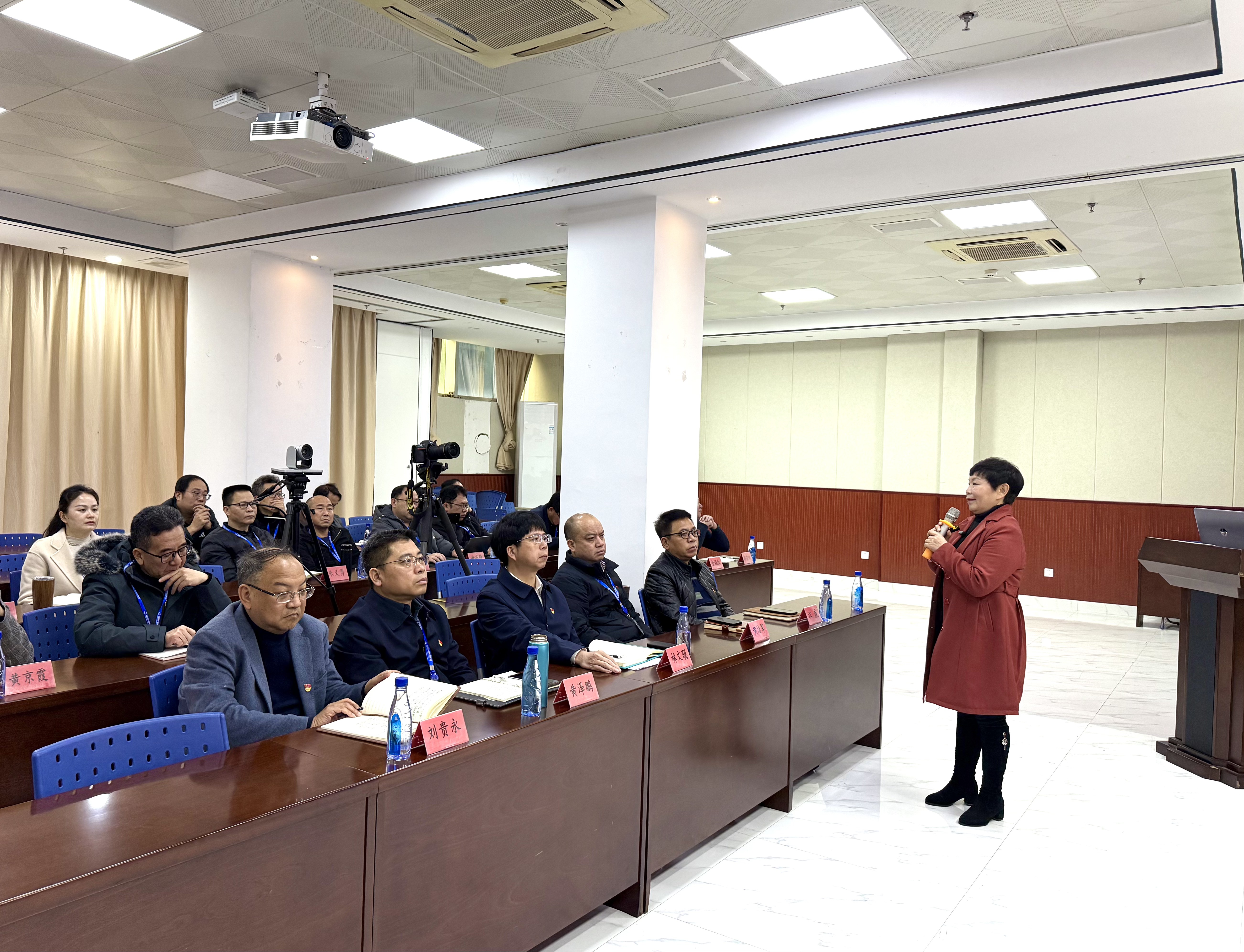 赖老师.jpg 赖老师.jpg