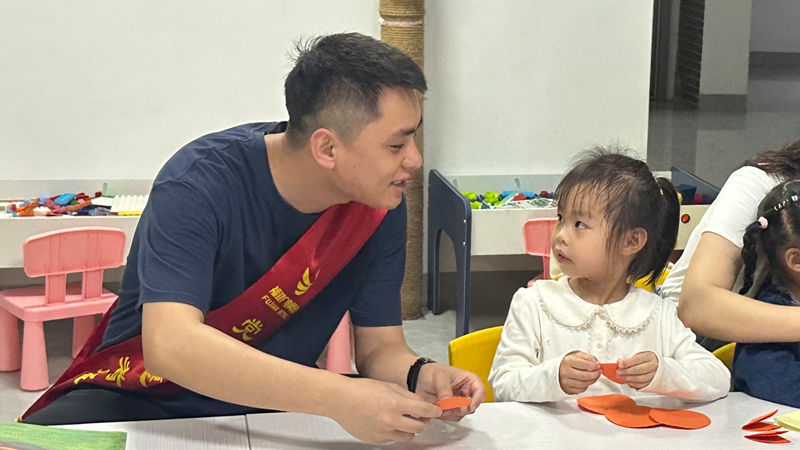 2025.4.30漳平分公司开展“书香润童心 巧手迎五一”党建驿站特色服务活动图片2_副本.jpg 2025.4.30漳平分公司开展“书香润童心 巧手迎五一”党建驿站特色服务活动图片2_副本.jpg