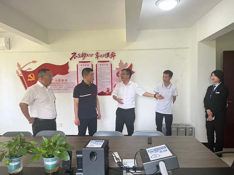党建驿站调研图片2_副本.jpg