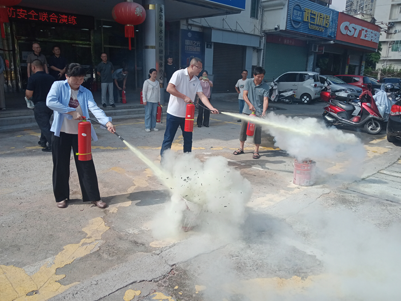 联合消防演练,守紧安全底线--永定分公司举行消防安全联合演练+阙福荣+13860255505+是附图5_副本.jpg 联合消防演练,守紧安全底线--永定分公司举行消防安全联合演练+阙福荣+13860255505+是附图5_副本.jpg