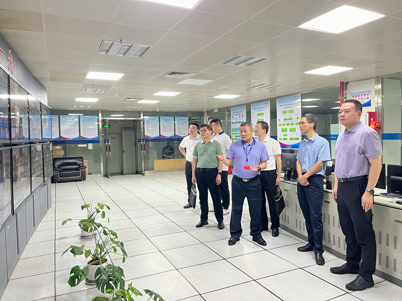 无线电座谈会2_副本.jpg 无线电座谈会2_副本.jpg