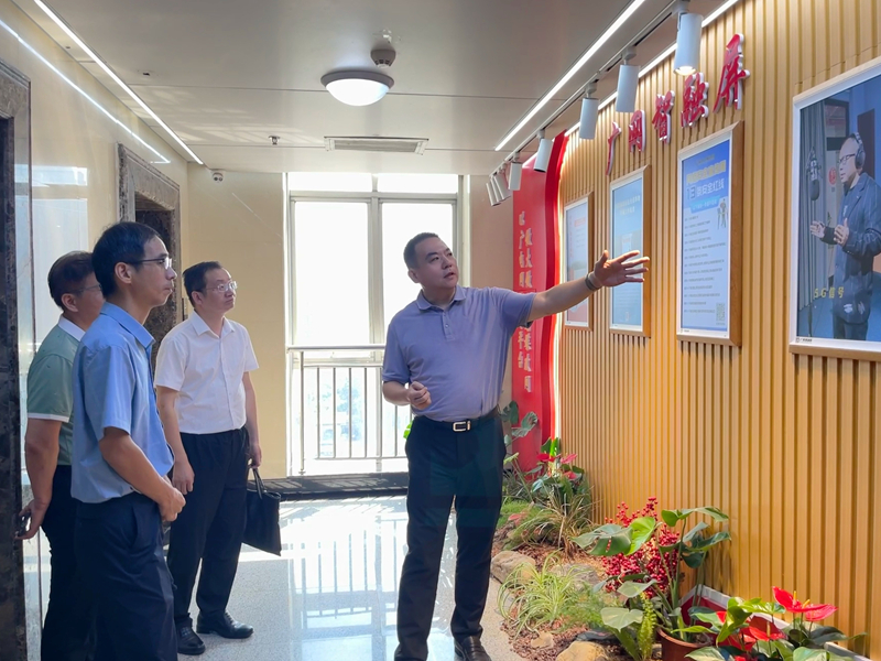 无线电座谈会3_副本.jpg 无线电座谈会3_副本.jpg