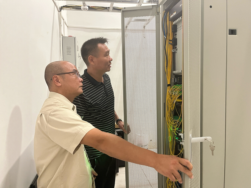 李锦华3_副本.jpg 李锦华3_副本.jpg