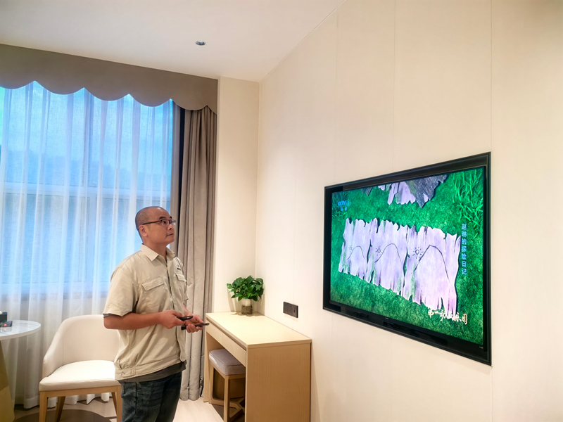 李锦华2_副本.jpg 李锦华2_副本.jpg