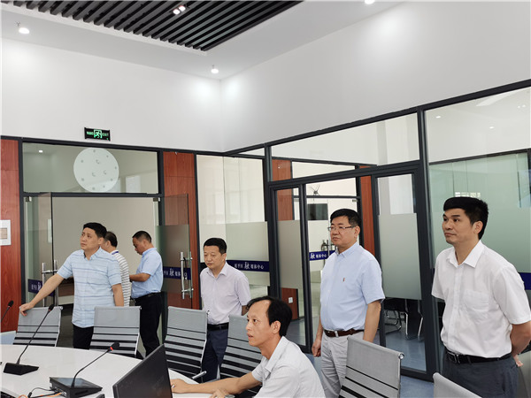 集团党委委员、副总经理梁章林一行深入延平分公司调研融媒体应急广播建设情况